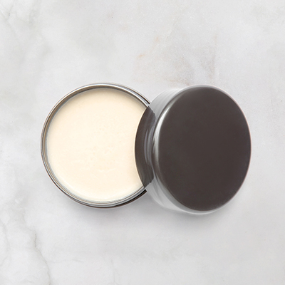 Balto vaško indelis neutraliame fone